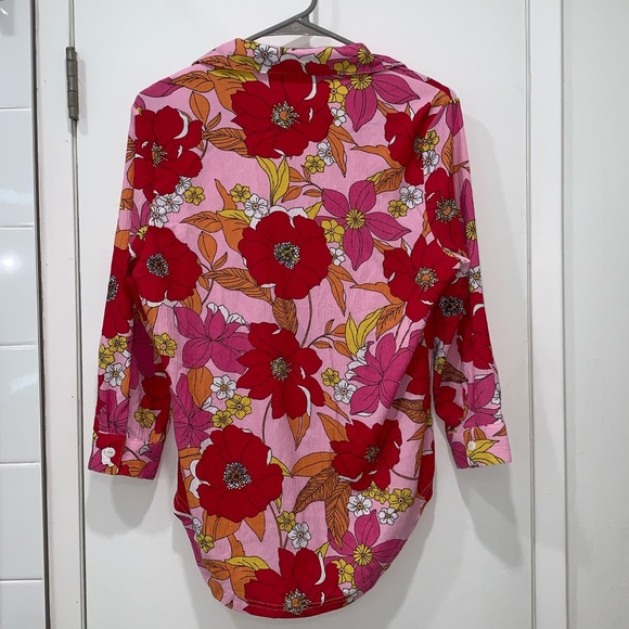 SOLD Floral print button down shirt size M - Picture 6 of 7
